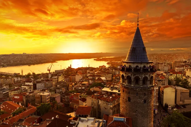 İstanbul’un Gözdesi Galata Kulesi’ne Yerli Asansör