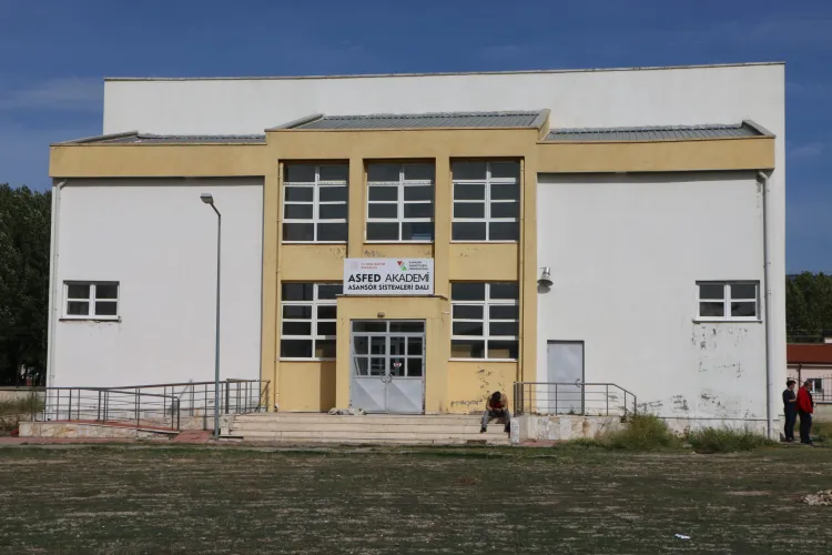 Asansör Öğretmenleri Kampa Girdi; Tasfed’den, Eskişehir’de 5 Günlük Asansör Eğitimi